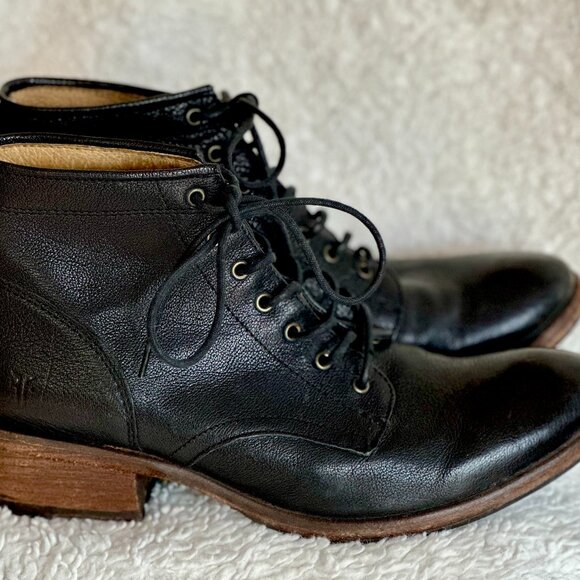Frye Carson Lace Up Black Leather Booties - EUC - Picture 2 of 6